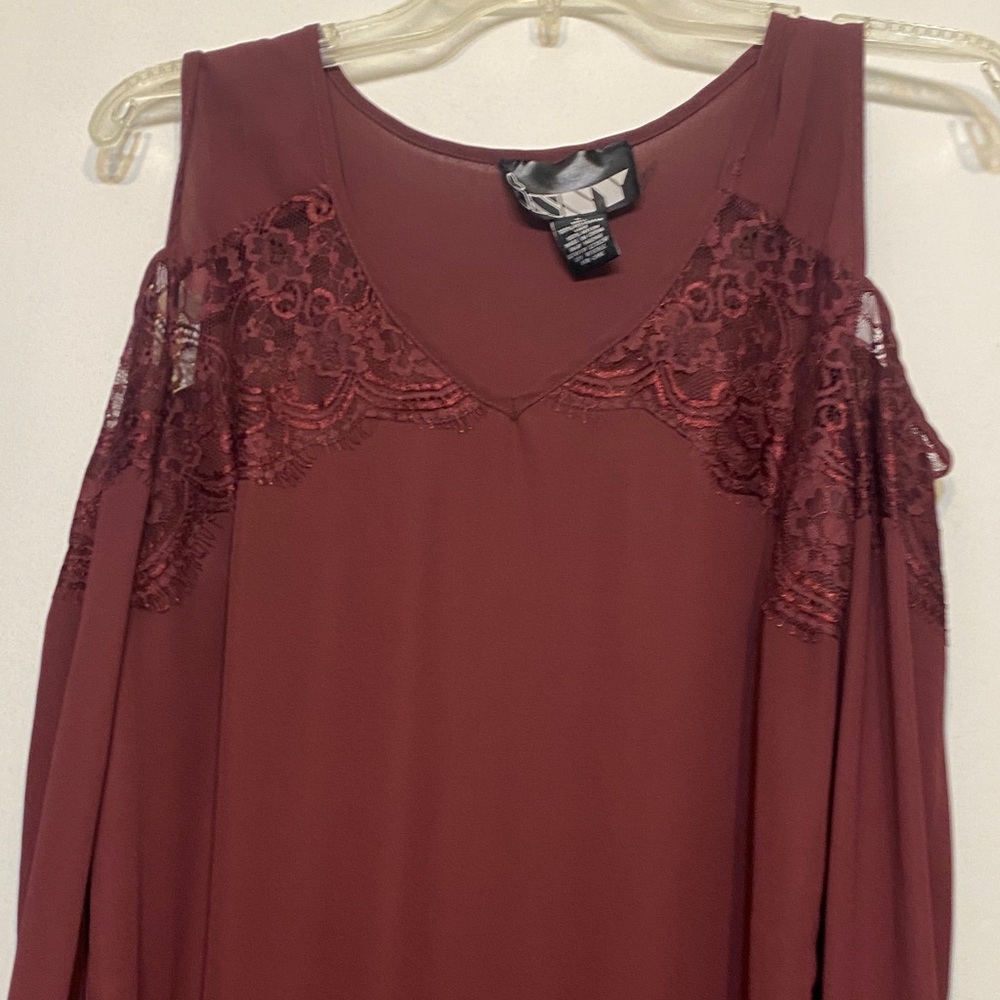 INNY Burgundy Lace Top